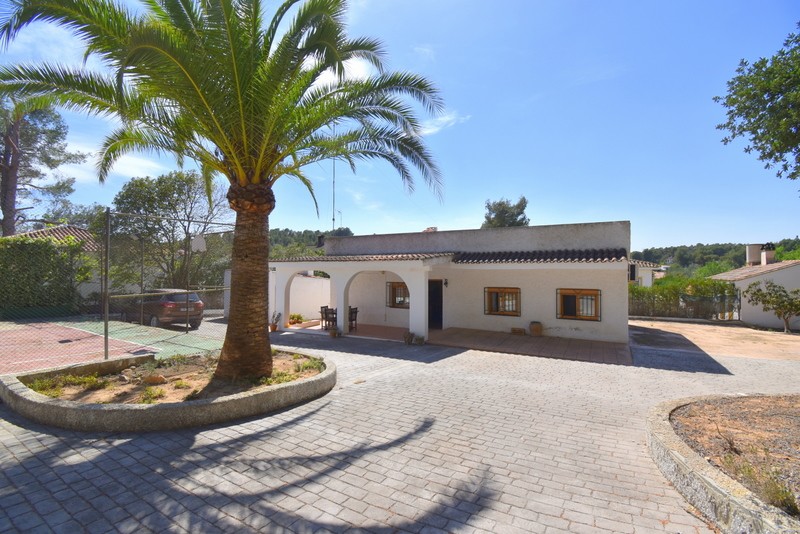 Villa in Vilamarxant, Valencia For Sale